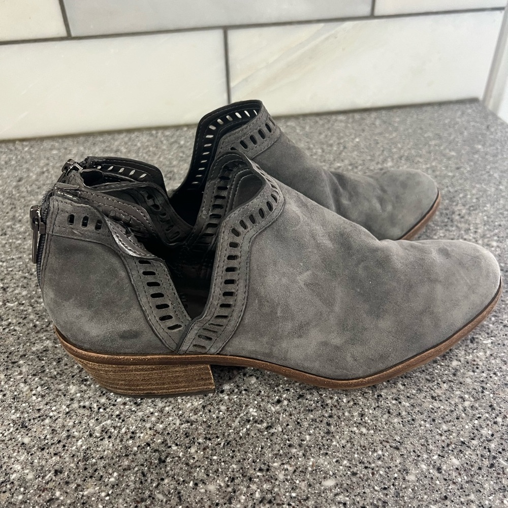 Vince Camuto Womens Size 10  Shoes Gray Leather Slip On Ankle Bootie